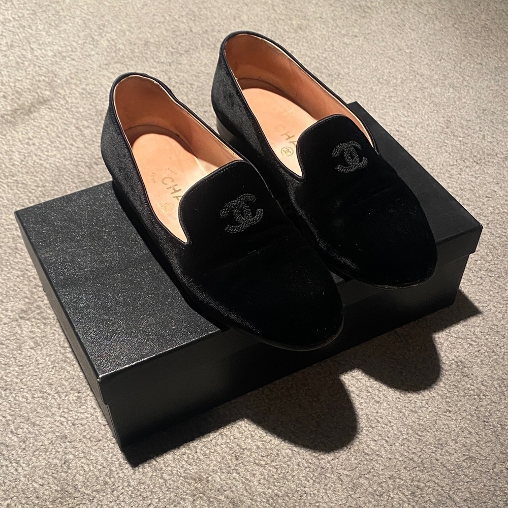 RARE VINTAGE CHANEL CC Velvet Loafers